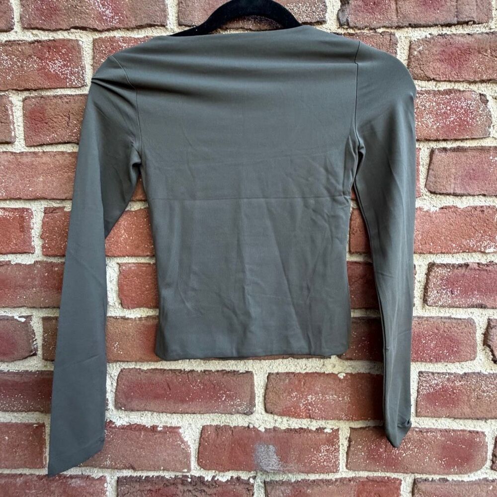 Aritzia contour Scoop Neck Long Sleeve Stretch Top olive green womens S NEW - Picture 6 of 12